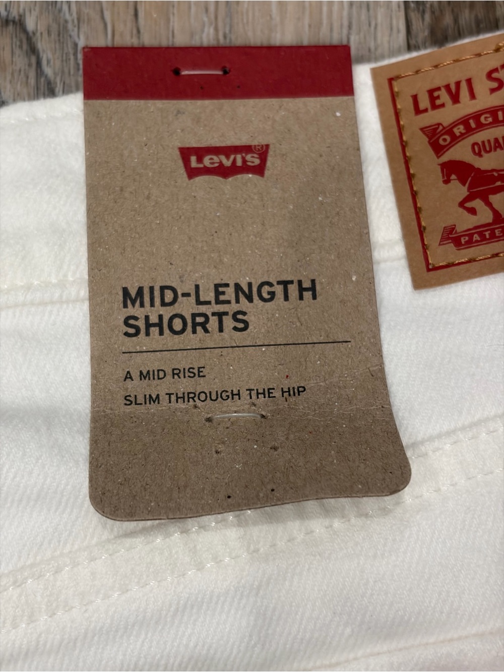 Levi's White Mid-Rise Women's Denim Shorts, Size 34, NWT - Picture 4 of 6
